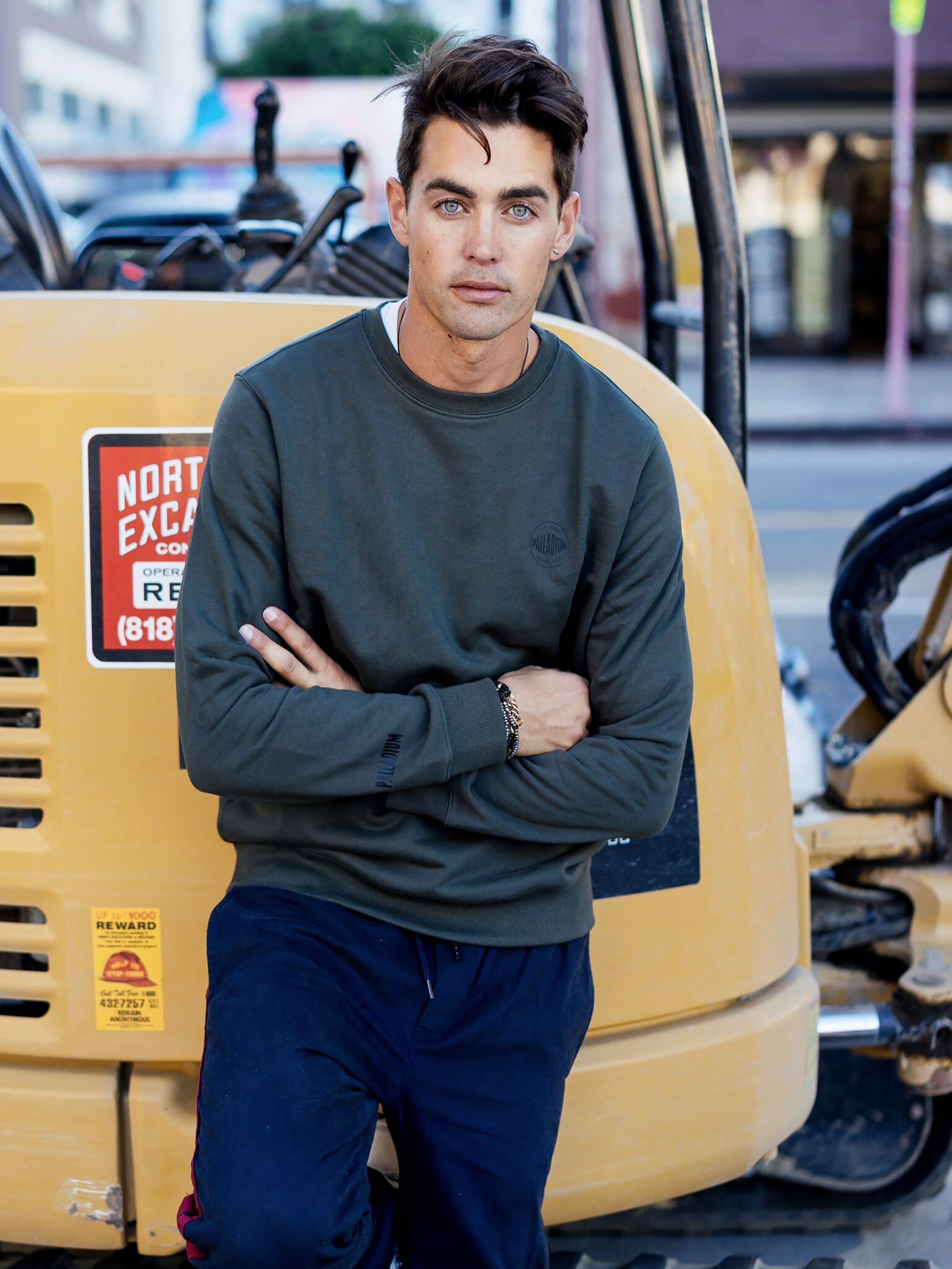 172416-386 | CORE LOGO CREW | DARK KHAKI - Image 2