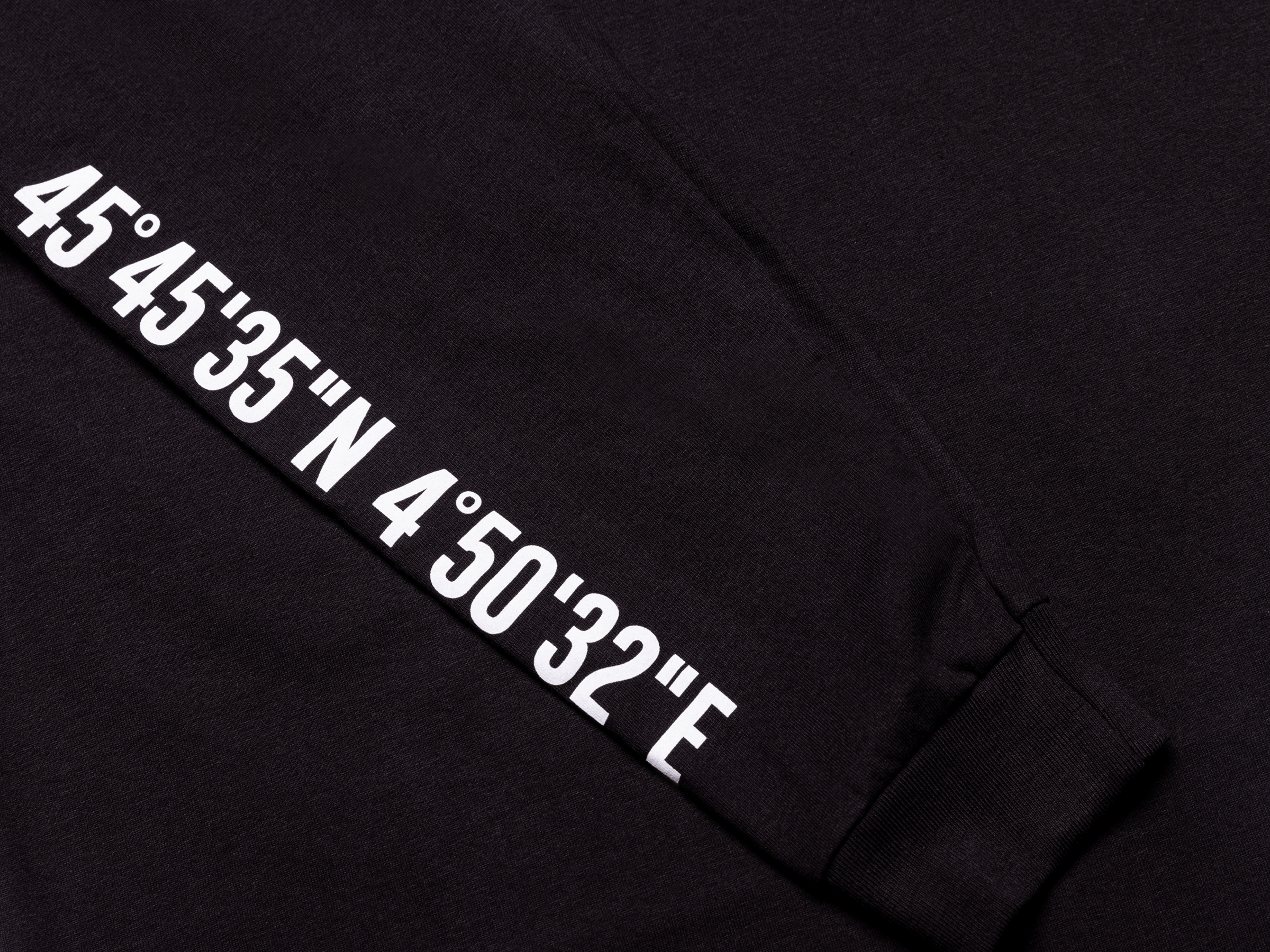 176484-008 | UOP LONG SLV T-SHIRT | BLACK - Image 4