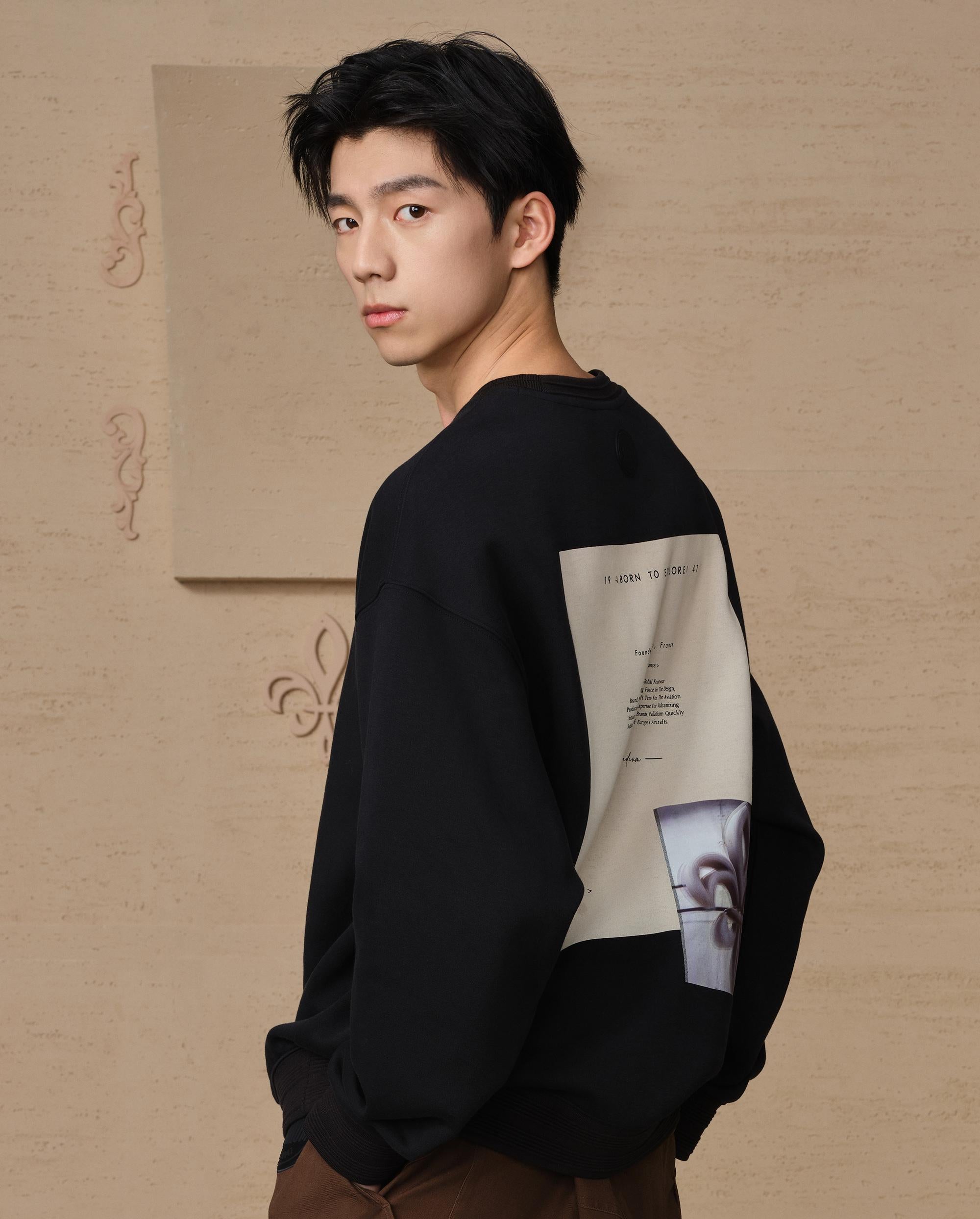 109717-032 | MEN'S PALLADIUM LOGO LOOSE FIT SWEATSHIRT | TAP SHOE - Image 2