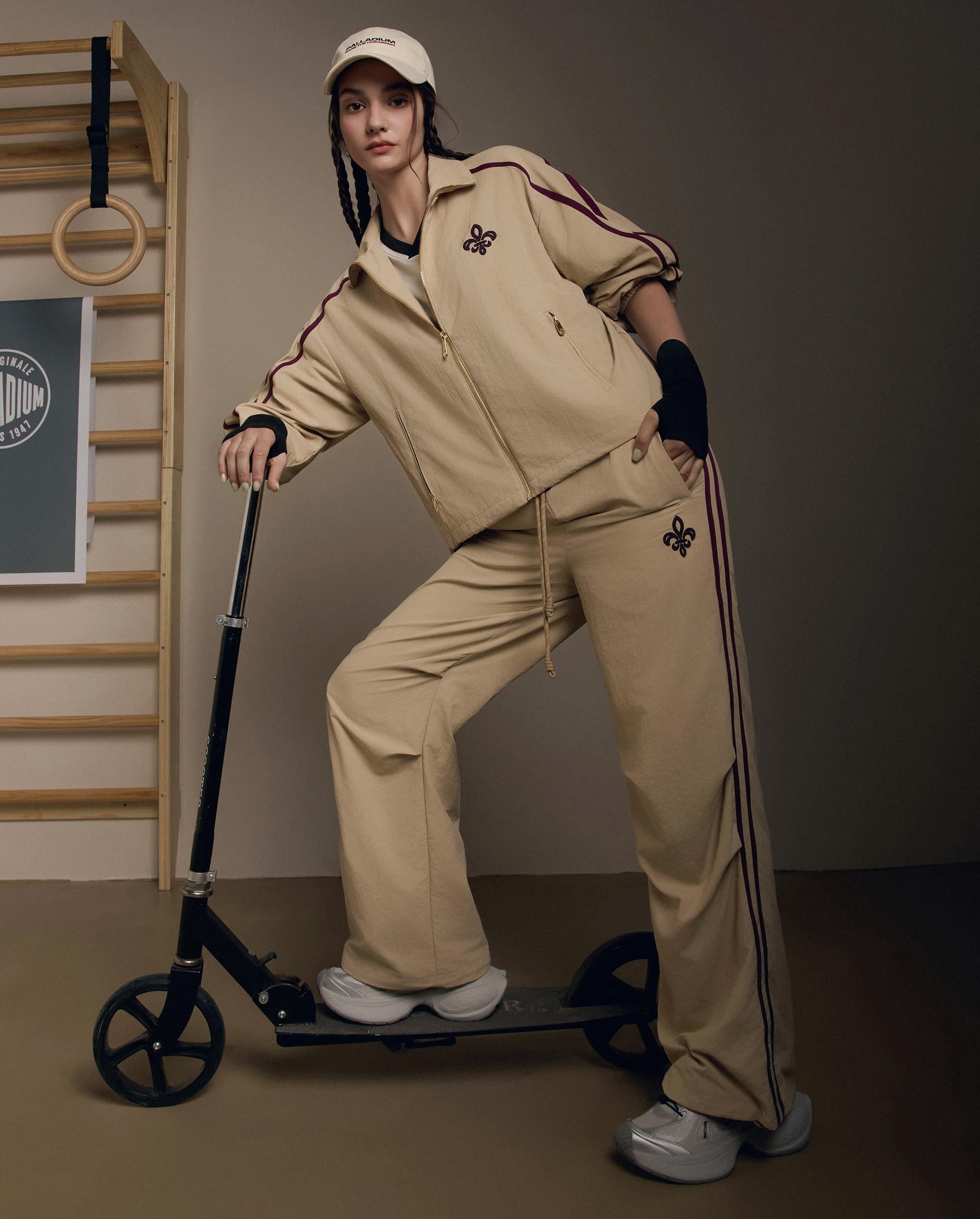 1911958-158 | WOMEN'S IRIS LOGO SIDE STRIPES PANTS | MILK TEA - Image 2